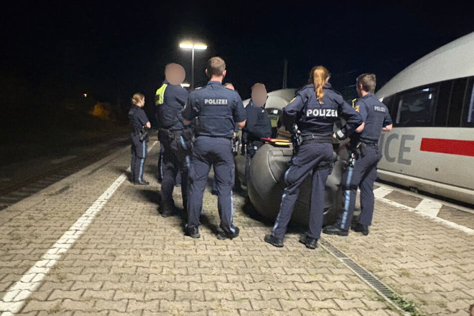 Absichtliche Tat? Polizei sucht Hinweise zu offener ICE-Tür bei Tempo 200