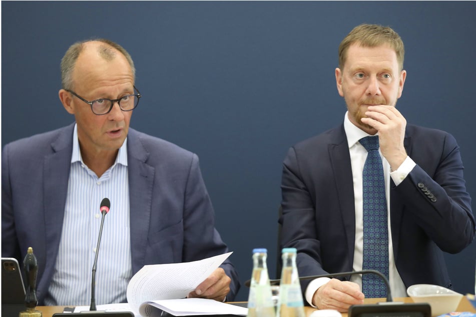 Sachsens Ministerpräsident Michael Kretschmer (49, CDU, l.) begrüßte die Kanzler-Kandidatur von CDU-Bundes-Chef Friedrich Merz (68). Was der über das BSW sagte, dürfte Kretschmer allerdings nicht schmecken.