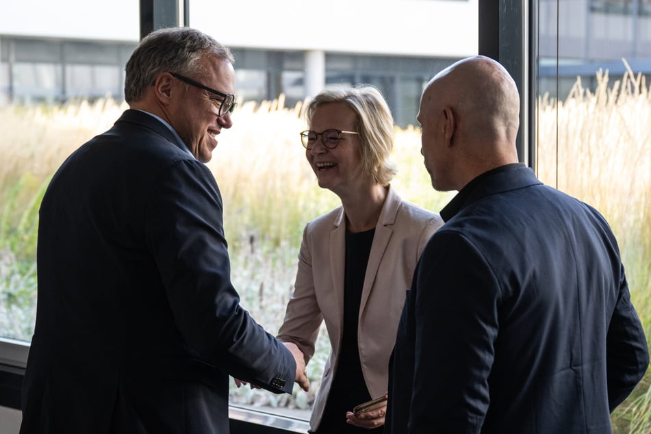 Mario Voigt (47, CDU, l.) und Katja Wolf (48, BSW, M.) könnten in Thüringen bald zusammen regieren.