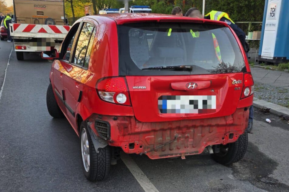 Dieses Auto fiel den Einsatzkräften sofort auf – es fehlte praktisch das halbe Hinterteil.