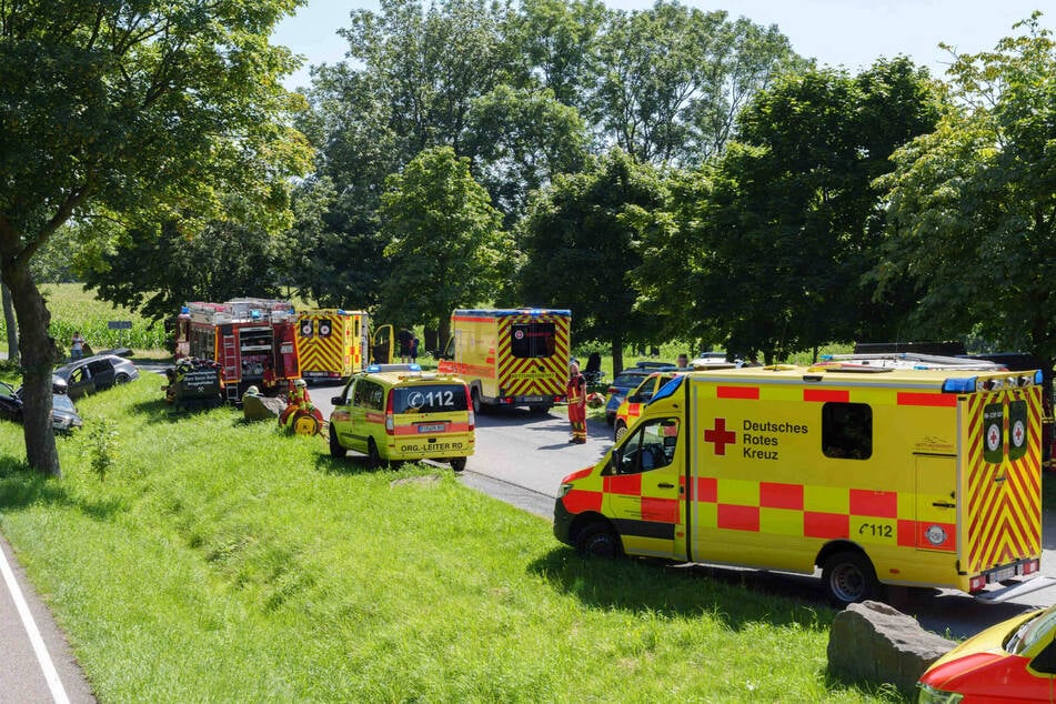 Der Rettungsdienst war mit mehreren Fahrzeugen vor Ort.