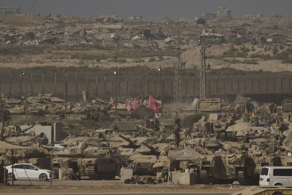 Israel intensiviert den Beschuss von Zielen in Gaza-Stadt.
