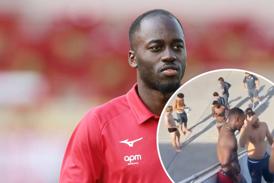 ¡Los jugadores aparecen de repente medio desnudos en la pista! Curiosa avería en el viaje de la Champions League.