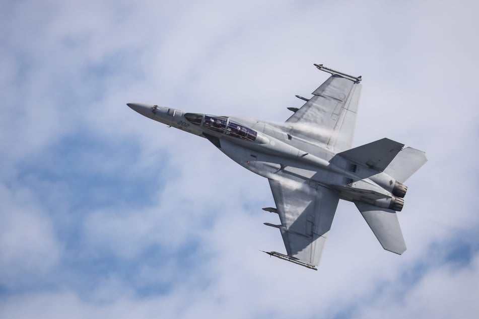 Kampfjet-Maßnahme: Auch aus der Luft wird für Sicherheit gesorgt. (Symbolfoto)