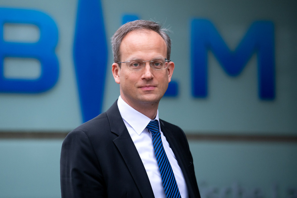 Der künftige BLM-Präsident Thorsten Schmiege (47) macht den Lokal- und Regionalsendern im Freistaat Hoffnung.