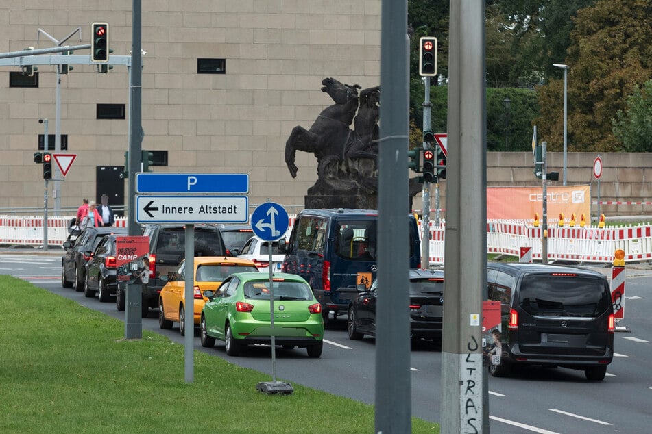 Seitdem müssen Autofahrer Umwege in Kauf nehmen wie hier vorm Hasenberg.