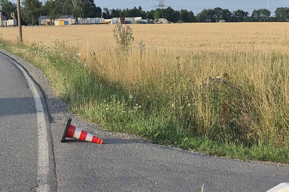 Liegende Leitkegel am Straßenrand solltet Ihr liegen lassen. Die Kegel helfen, die Einsatzstelle zu finden.