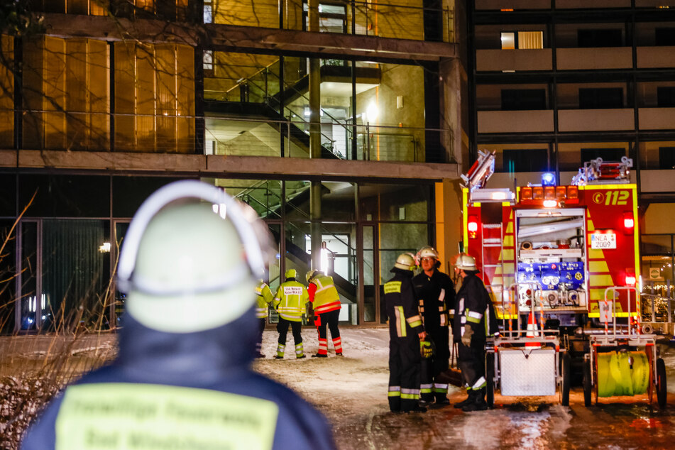 Zimmerbrand in Klinik: Zwei Stationen evakuiert