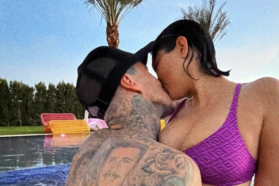 On Tuesday, Kourtney Kardashian shared a sultry pic of herself and Travis Barker kissing while having some pool side fun.