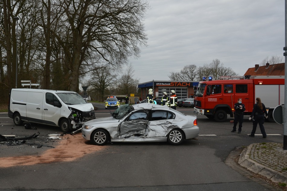 Rettungskräfte am Unfallort.