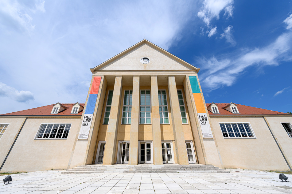 Das Festspielhaus Hellerau empfängt als Musentempel am Rande von Dresden kurz vor Ende der Spielzeit wieder Gäste. Trotz Corona-Pandemie sind hinter verschlossenen Türen die Planungen für die Zukunft weitergegangen.