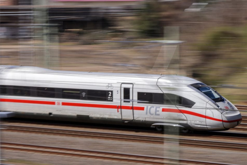 Die Strecke kann sowohl von Regionalzügen als auch ICEs wieder befahren werden. (Symbolbild)