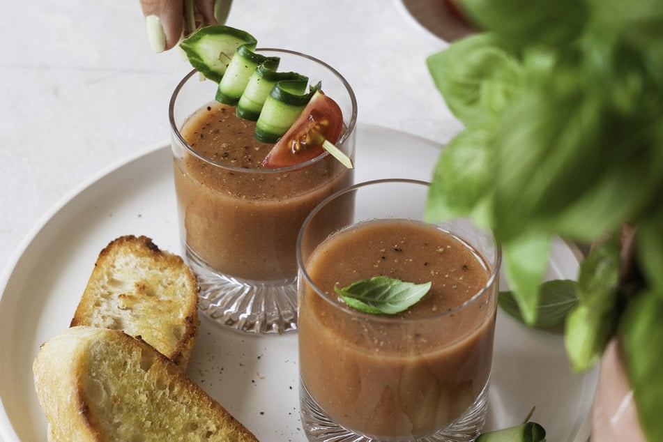 Gesunde und leichte Snacks bieten sich im Sommer an. Viel trinken ist vor allem entscheidend.