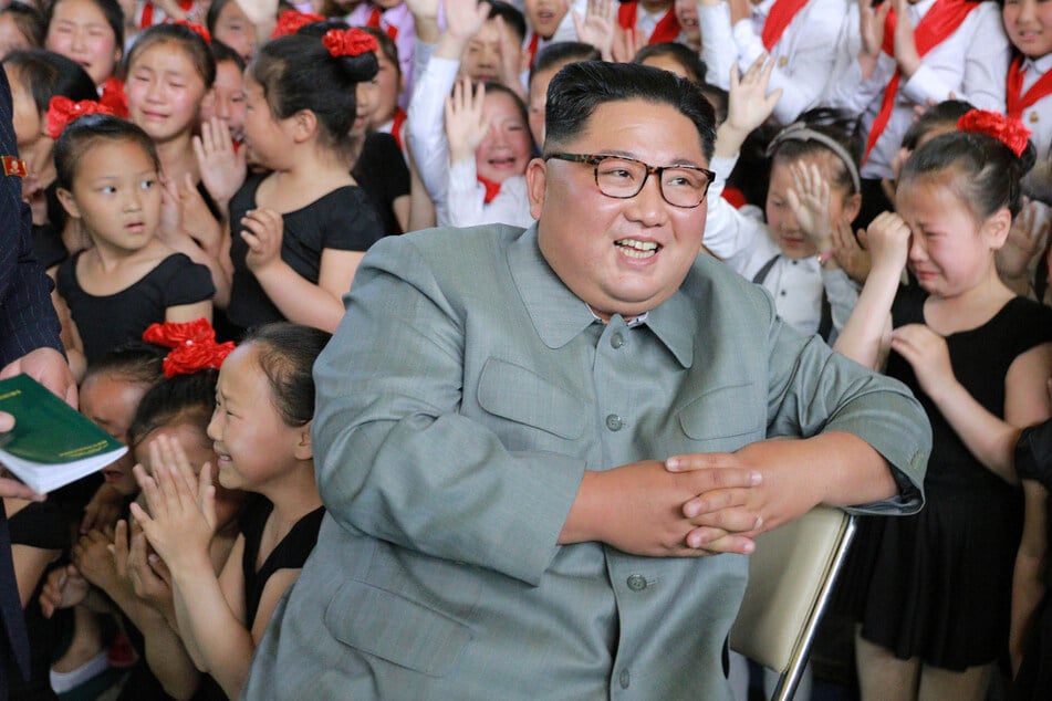 Despot und Kinderfreund: Kim Jong-un (38) schreibt den Nordkoreanern vor, wie sie ihre Kinder zu nennen haben. "Anti-sozialistische Namen" sind nicht erwünscht.