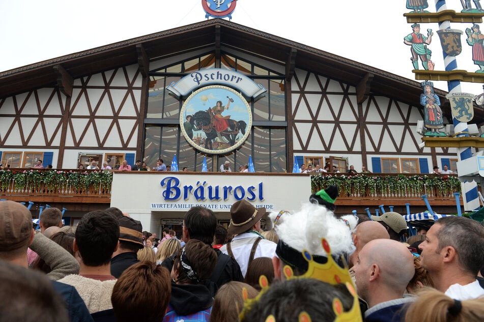 Im Bräurosl-Festzelt kann man sich ein Steak für 229 Euro bestellen. (Archiv)