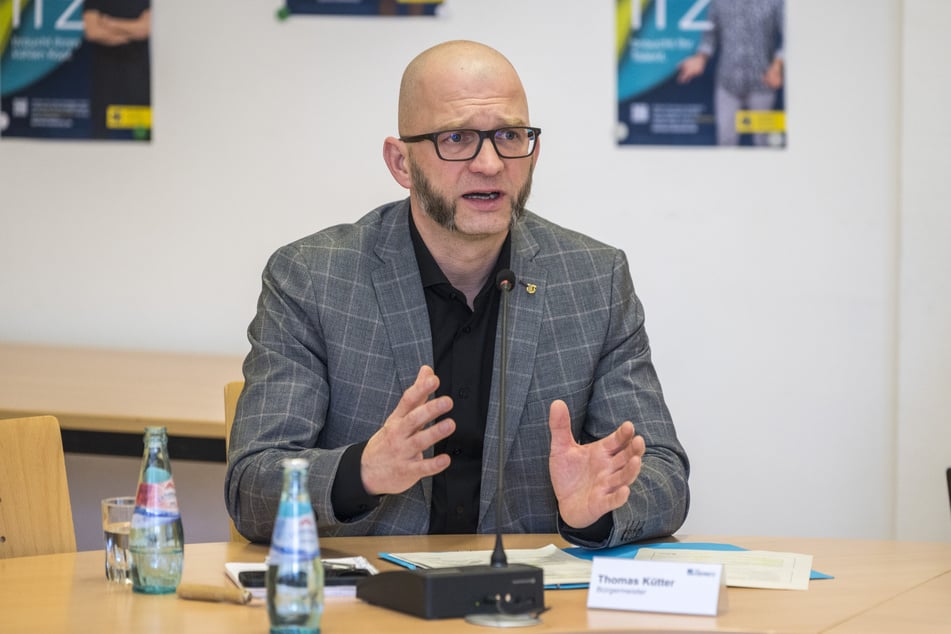 Baubürgermeister Thomas Kütter (50, parteilos) räumt ein: Einen konkreten Plan für die gefährliche Brandruine gibt es bislang nicht.