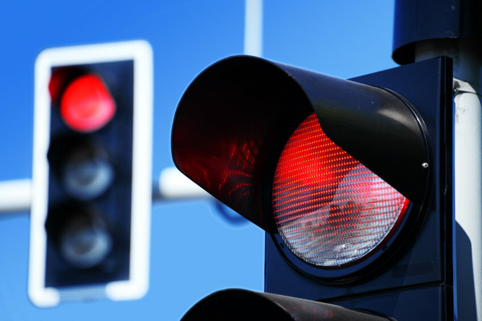 Autofahrer sehen Viertelstunde lang Rot, die Polizei schreitet ein