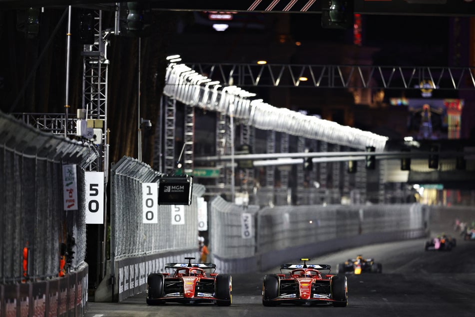 Charles Leclerc (l.) und Carlos Sainz (30) duellierten sich in Las Vegas ums Podest.