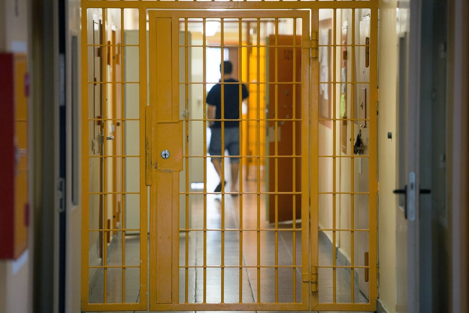 Für ihre Arbeit hinter Gittern sollen Thüringer Gefangene künftig mehr Geld erhalten. (Symbolfoto)