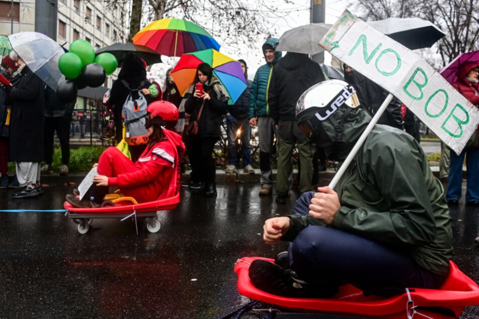 In Mailand protestierten Mitte Februar zahlreiche Umweltschützer gegen die Olympischen Winterspiele 2026 in Norditalien.