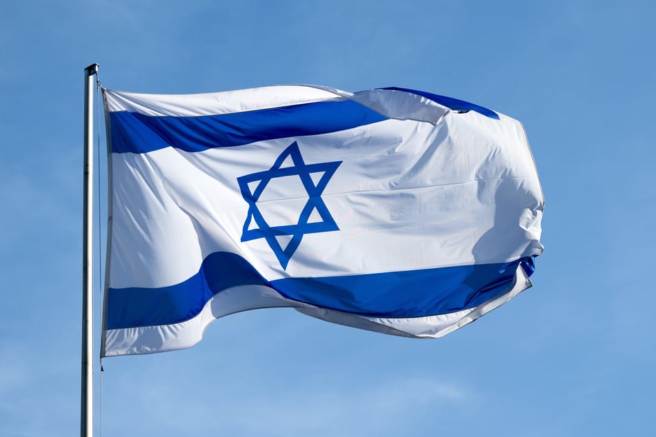 Die Israel-Flagge wehte zum Zeichen der Solidarität mit der Partnerstadt Be’er Sheva in München. (Symbolfoto)