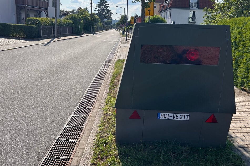 In der Gartenstraße, kurz vor der Haltestelle Fehrmannweg, befindet sich nun der Superblitzer mit dem Kennzeichen "HWI-VE-213".