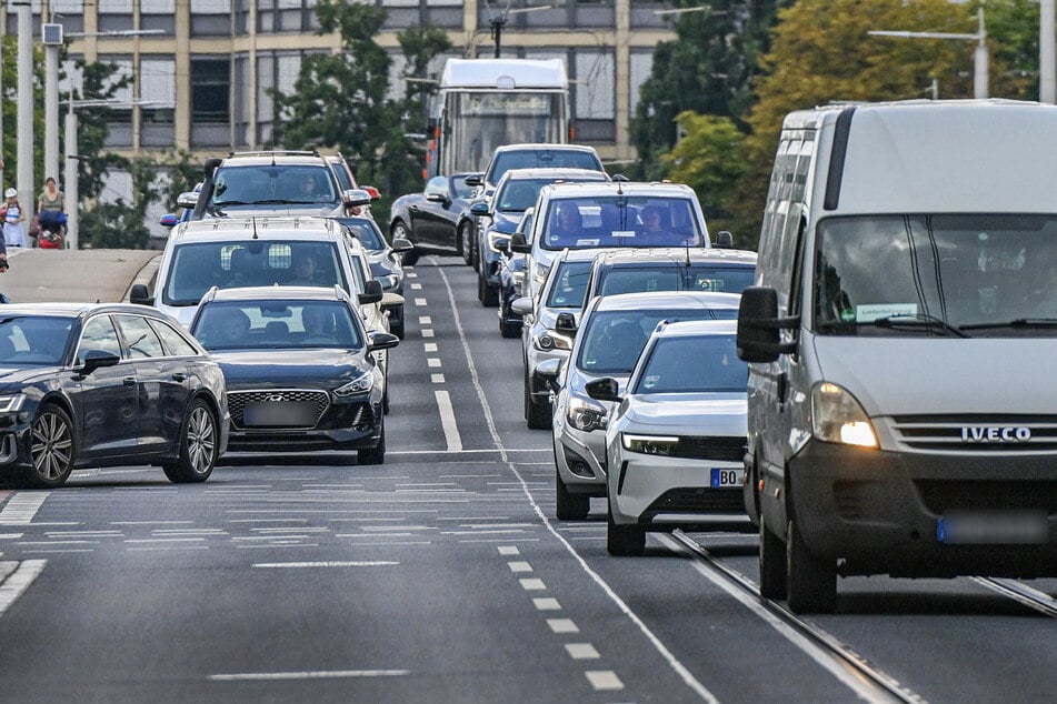 Dresden: Öffis unter Druck, Autos auf der Überholspur: Dresden verfehlt sein eigenes Verkehrsziel