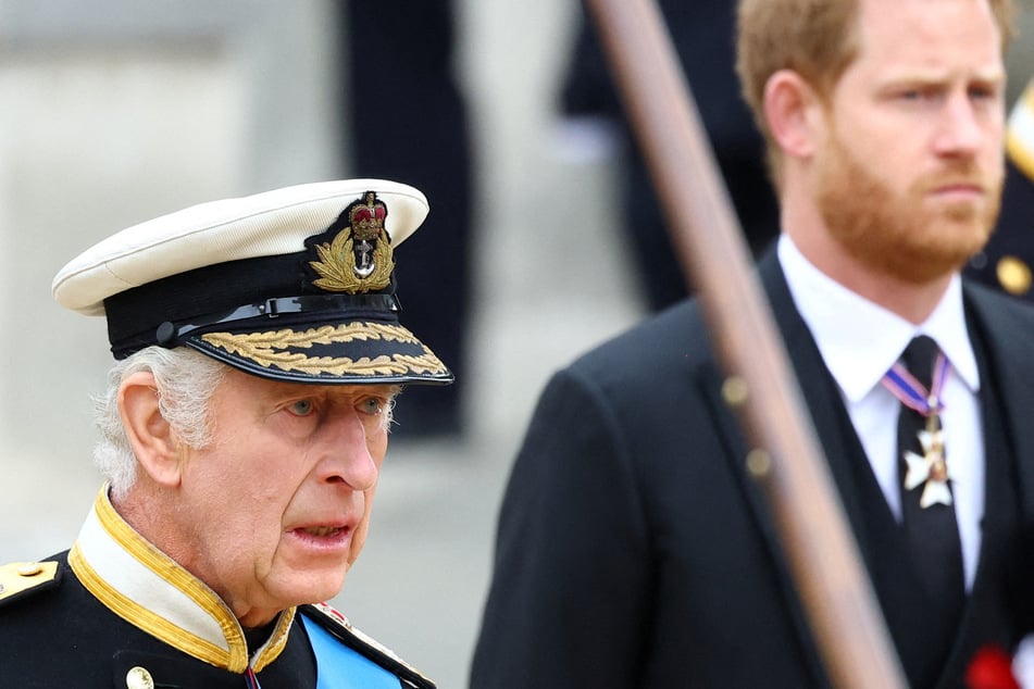 König Charles (76, l.) und Prinz Harry (40) haben sich das letzte Mal im Februar 2024 gesehen.