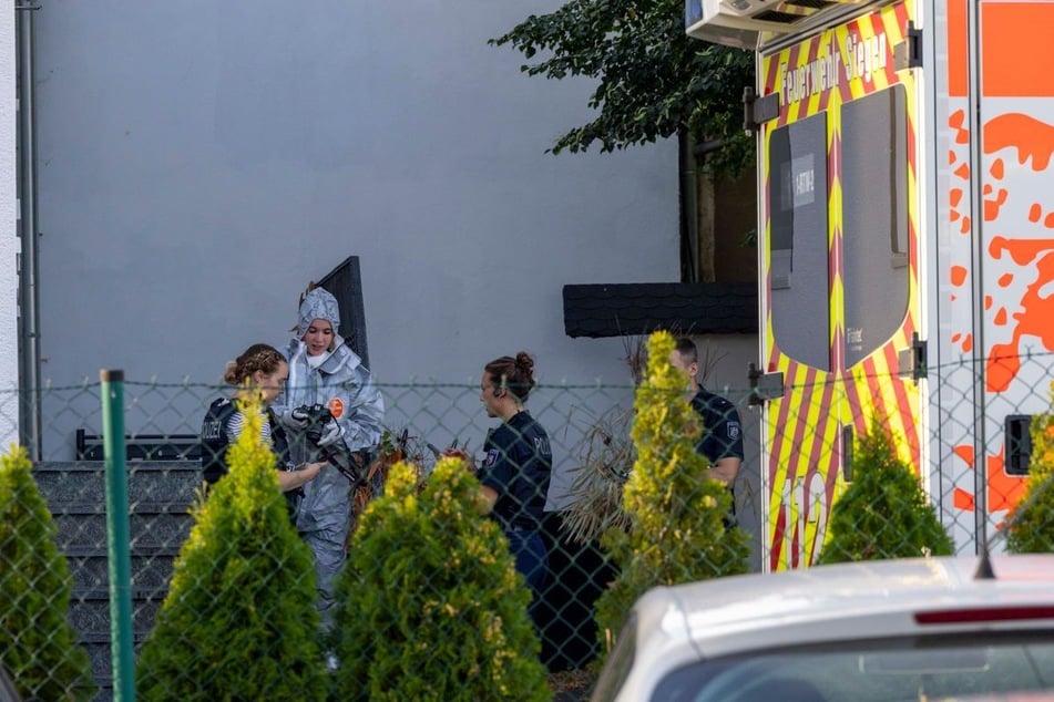 Eine junge Frau wurde tot in einer Wohnung in Siegen aufgefunden: Ihr Ex-Partner alarmierte selbst die Polizei.