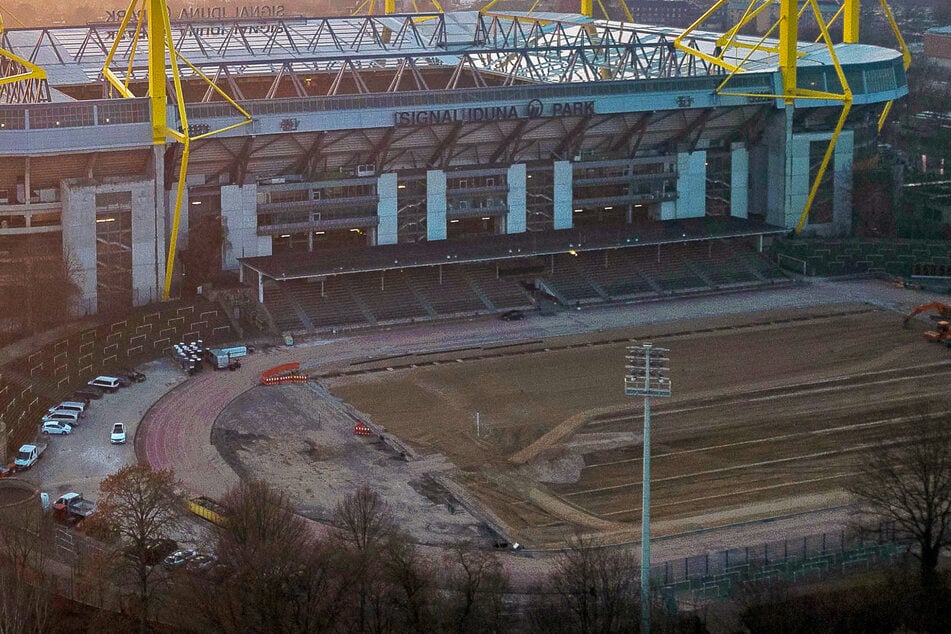 Das Spiel der SGD in Dortmund wird nicht im Signal-Iduna-Park stattfinden, Fans der Schwarz-Gelben müssen sich mit der "Roten Erde" begnügen.