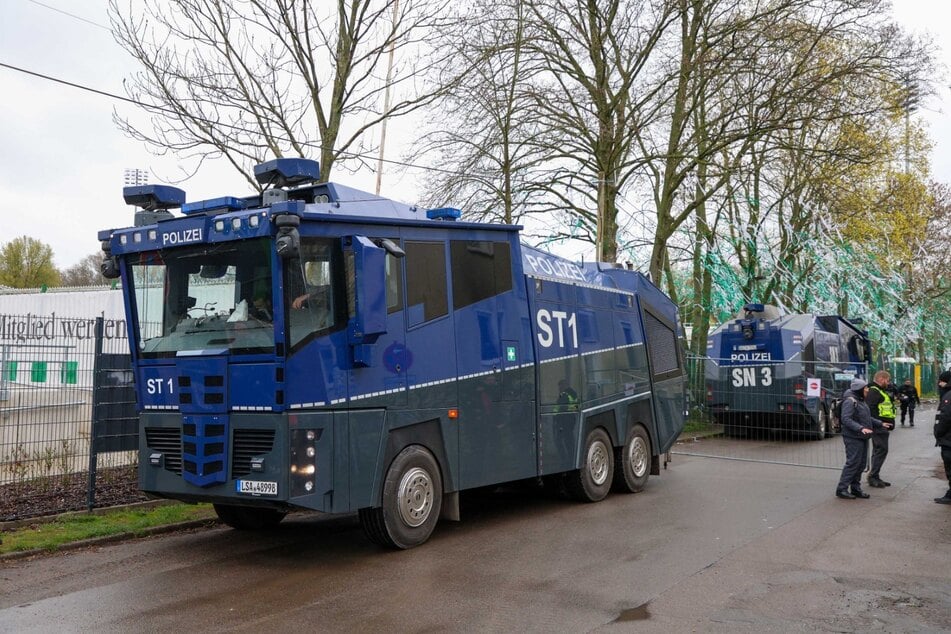 Sollte es ungemütlich werden, ist die Polizei bereit.