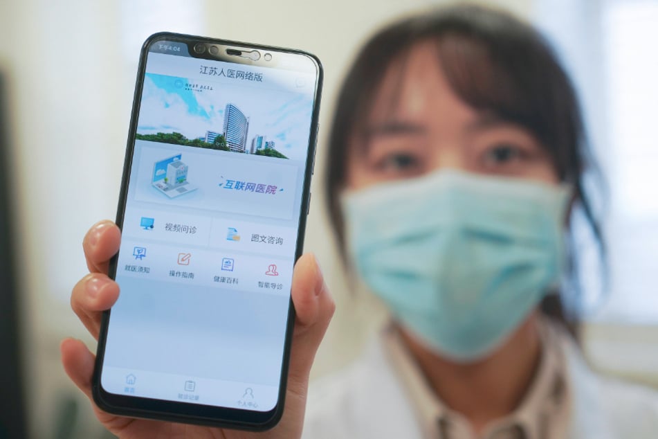 Eine in Sachsen produzierte Smartphone-Applikation könnte weltweit beim Eindämmen gefährlicher Infektionen helfen und Leben retten. (Symbolbild)