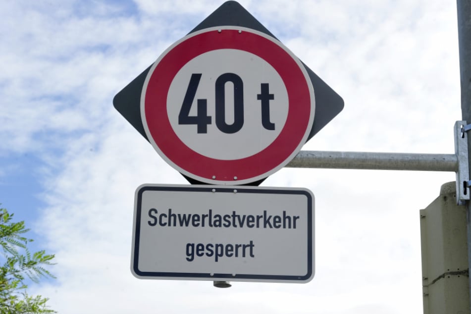 Schwerlaster dürfen nicht mehr über die Zwickauer Glück-Auf-Brücke fahren.