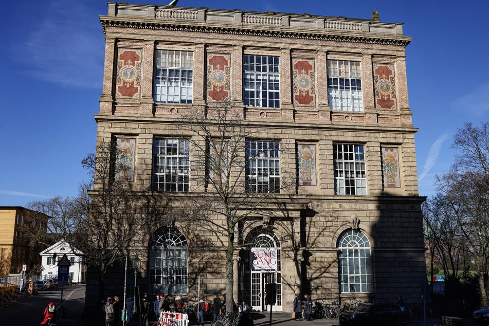 Die Kunstakademie Düsseldorf wies die Forderungen der jüdischen Organisationen zurück.