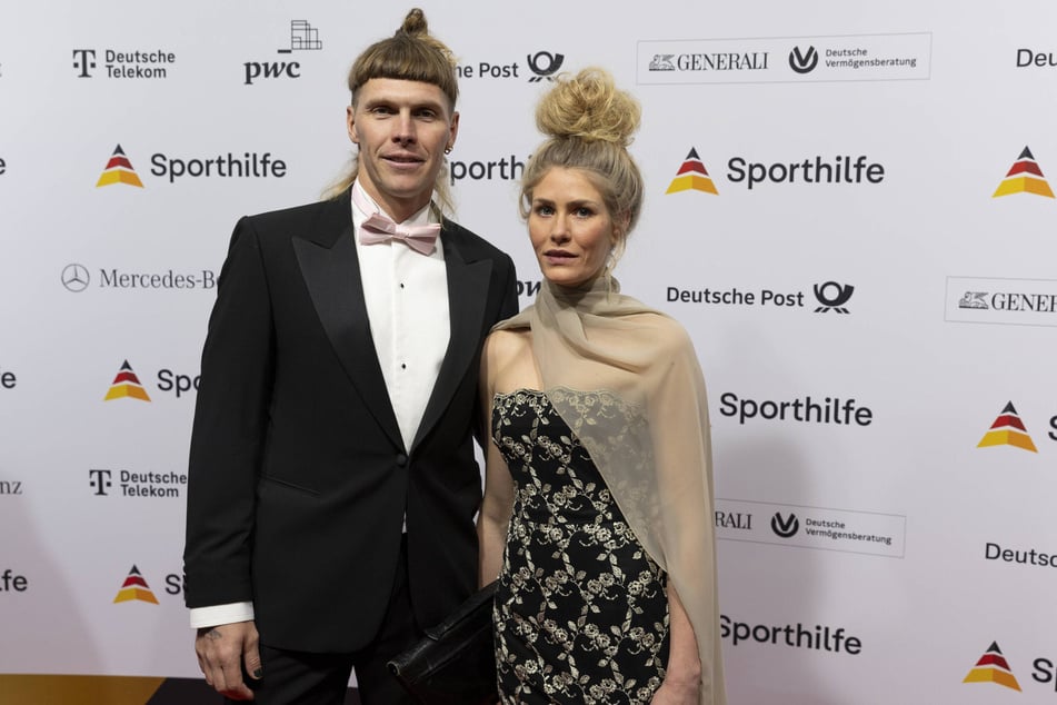 Felix van den Hövel (l.) zieht heute die Achtelfinale-Begegnungen im DFB-Pokal.
