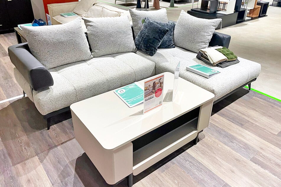 Sofas, Sessel und Wohnzimmertische gibt's bei porta in Leipzig aktuell zu Hammerpreisen.