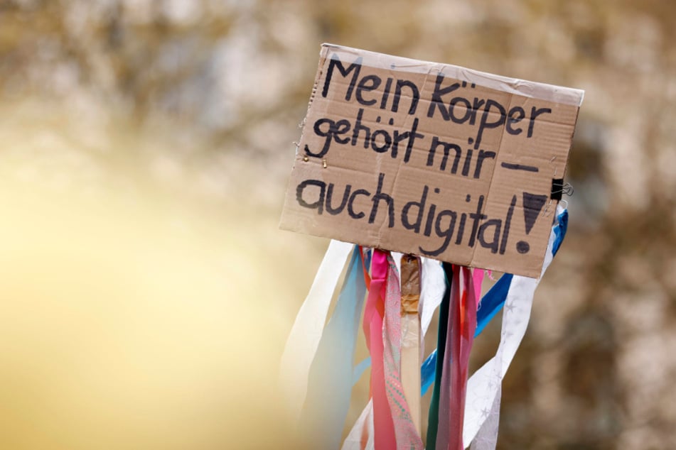 In vielen Städten Deutschlands gab es in den vergangenen Tagen Demonstrationen gegen digitale und sexuelle Gewalt.