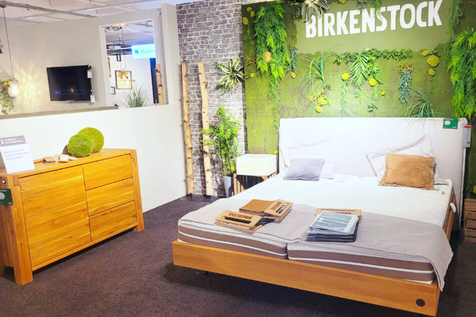 Bei porta Gütersloh steigt am Samstag (7.10.) das VIP-Shopping mit krassen Deals, u.a. auf Birkenstock Möbel.