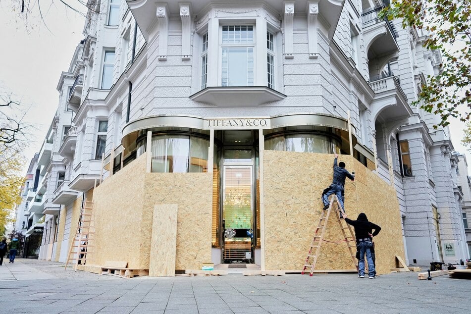 Berlin: Berlin wappnet sich für Proteste: Geschäfte verrammeln Schaufenster