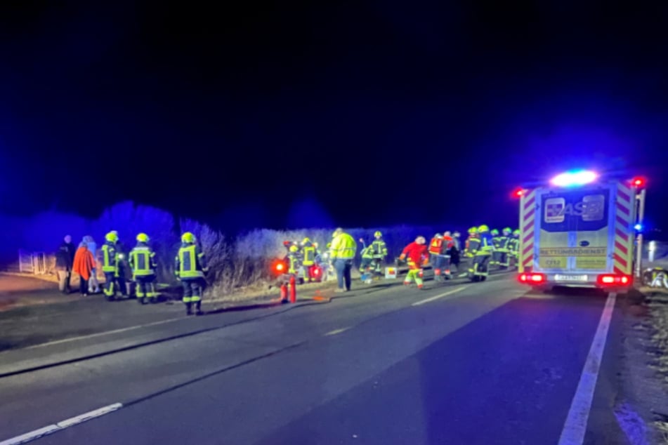Der Teenager sowie der Autofahrer kamen ins Krankenhaus.