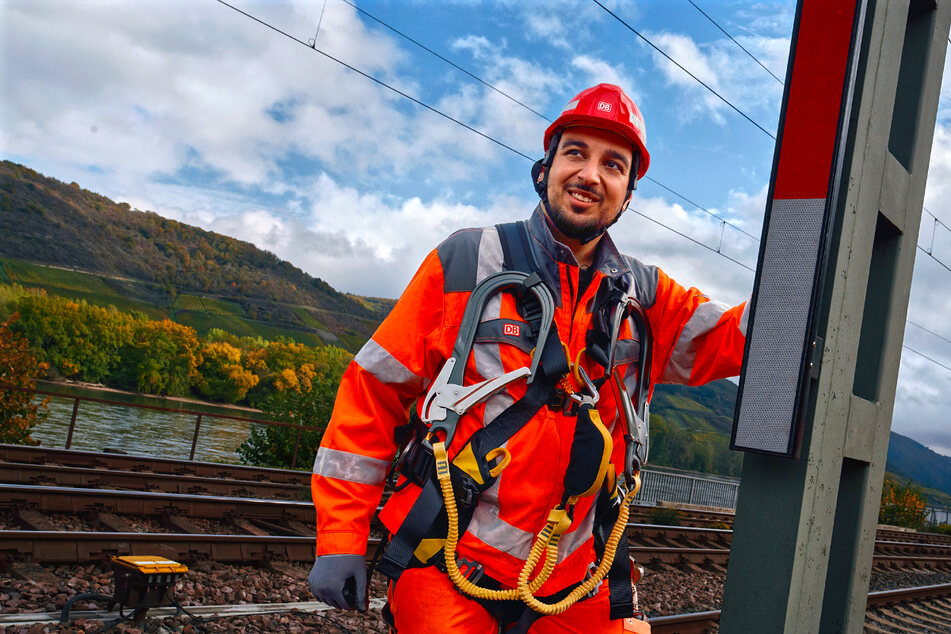 Inspektionen, Wartungen und mehr: Die Aufgaben als Elektroniker (m/w/d) bei der Bahn sind vielseitig.