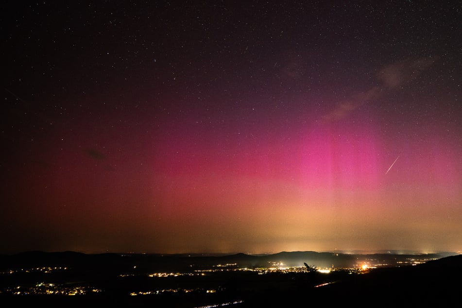 Die zweite Nacht in Folge: Sternschnuppen und Polarlichter erhellen den Nachthimmel