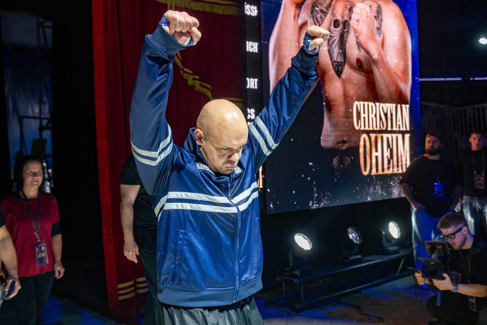 Christian betrat als letzter Fighter die Manege.