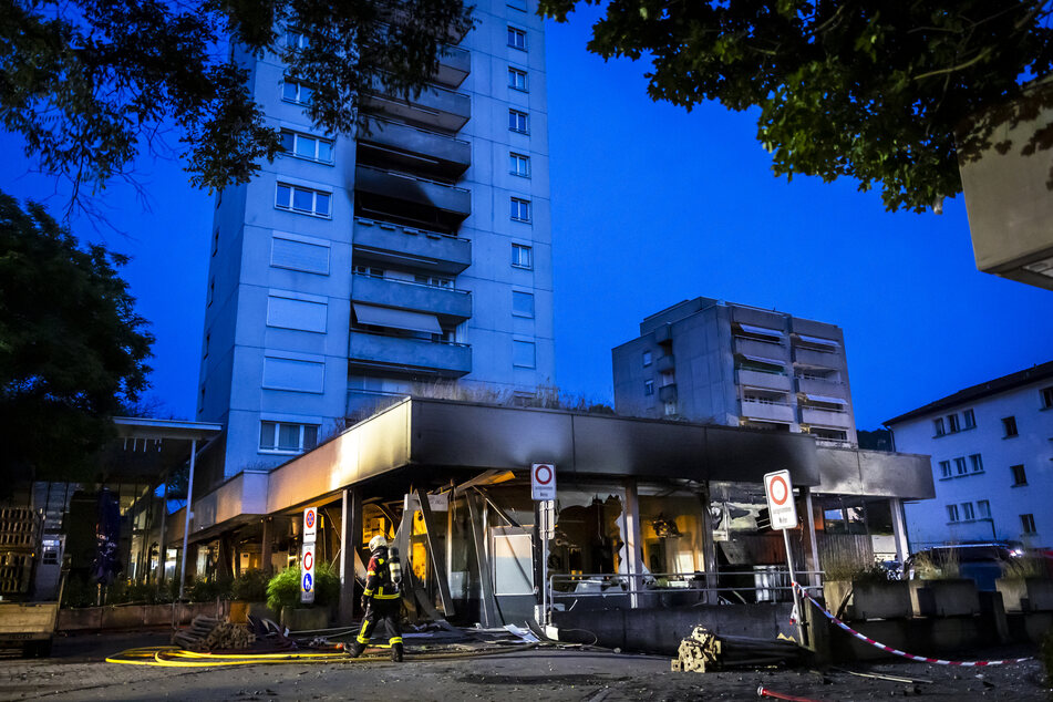 In Nussbaumen kam es an diesem Donnerstagabend zu Explosionen und einem Brand.