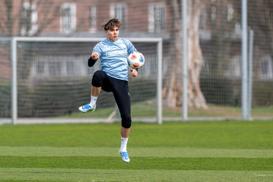 Kennet Eichhorn (16) ist wieder am Ball.