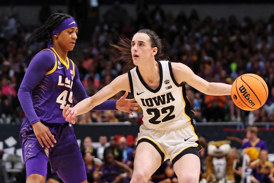 Iowa's Caitlin Clark (r) put on a show against No. 8 Virginia Tech, earning praise from a true legend in the sport.