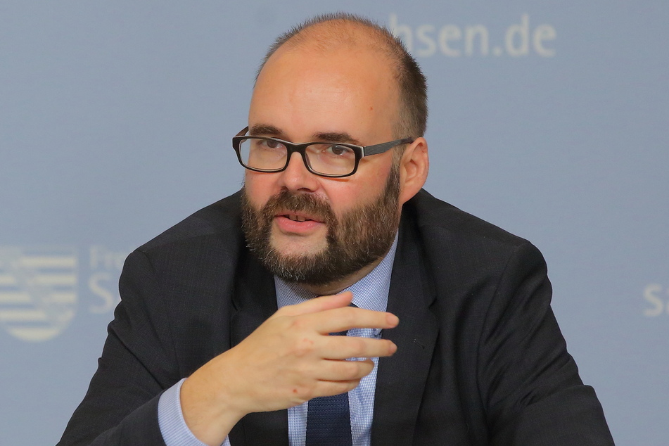 Schulminister Christian Piwarz (47, CDU) gesteht, dass trotz mehr als 800 neuer Lehrer alles nach Plan lief.