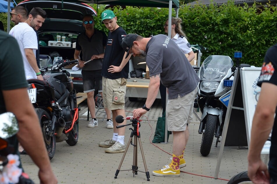 Biker konnten vor Ort ihre Maschinen am Stand der DEKRA überprüfen lassen.