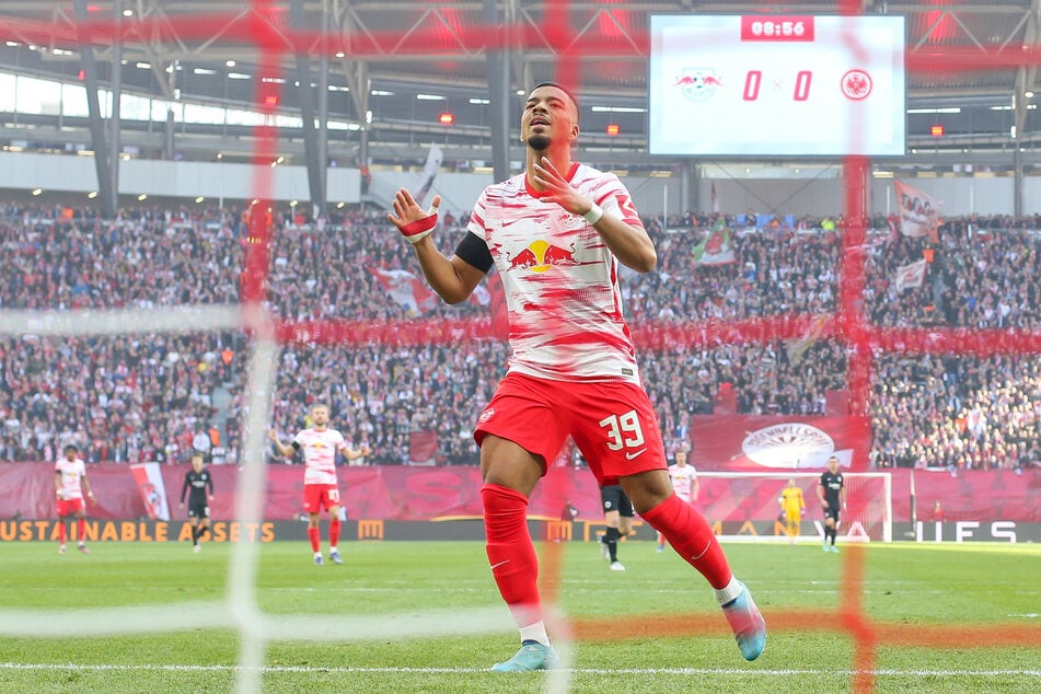 Benjamin Henrichs konnte es nicht fassen: RB Leipzig vergab zahlreiche hochkarätige Chancen und spielte am Ende 0:0 gegen Eintracht Frankfurt.
