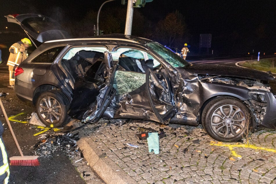 Auf der B89 kollidierten zwei Autos.
